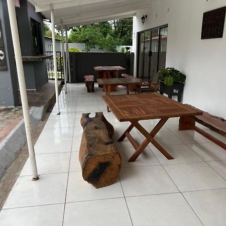 Mukala Lodge ルサカ エクステリア 写真