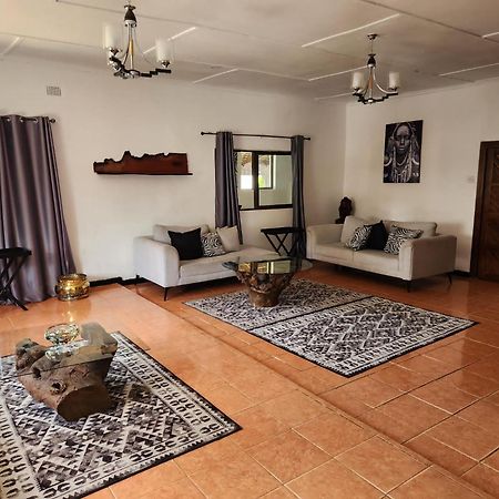 Mukala Lodge ルサカ エクステリア 写真