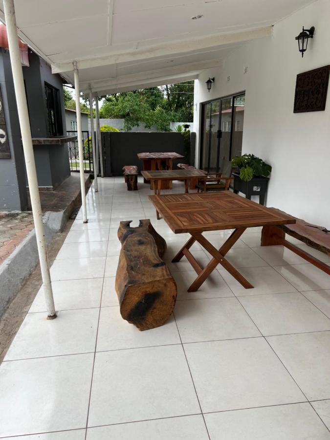 Mukala Lodge ルサカ エクステリア 写真
